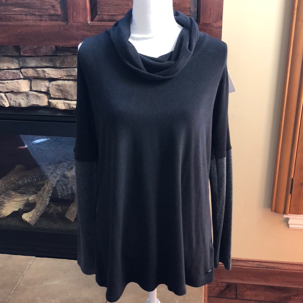 DKNY black w/gray sleeves cold shoulder top M